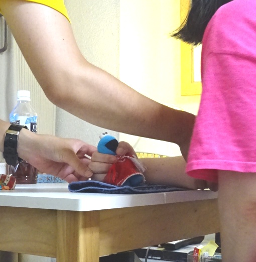 縫いぐるみを握ってワイピング