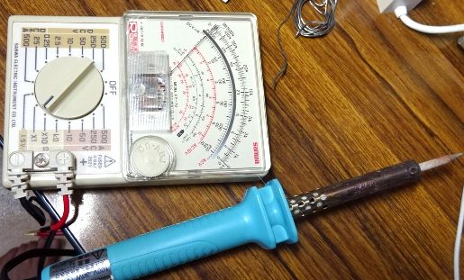 半田コテとテスタ
