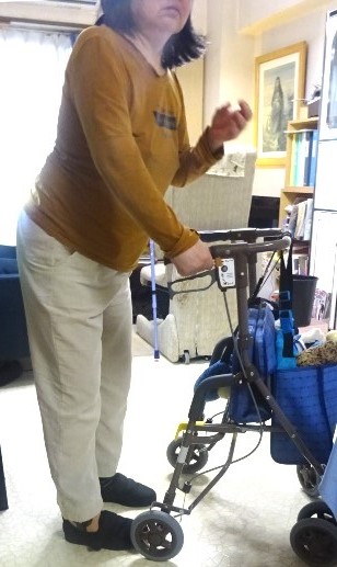 歩きながら発音練習を繰り返す