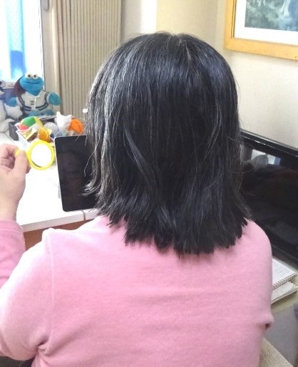 新春ヘアカットを受けた妻の髪