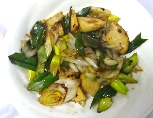 ネギとかまぼこの豆鼓炒め